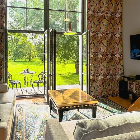 Lossipark Guest - Vis-a-vis Bishop's Castle Apartment