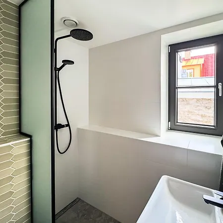 Lossipark Guest - Vis-a-vis Bishop's Castle Haapsalu