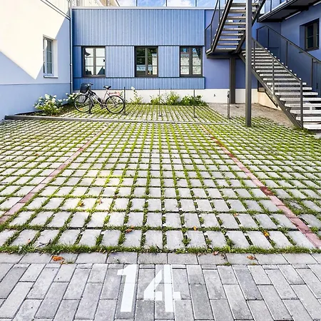 Lossipark Guest - Vis-a-vis Bishop's Castle Apartment Haapsalu