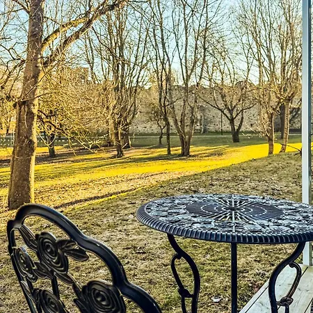 Lossipark Guest - Vis-a-vis Bishop's Castle Apartment