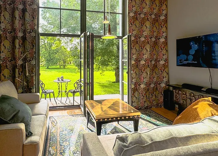 Lossipark Guest - Vis-a-vis Bishop's Castle Apartment