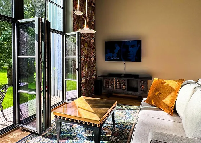 Lossipark Guest - Vis-a-vis Bishop's Castle Apartment