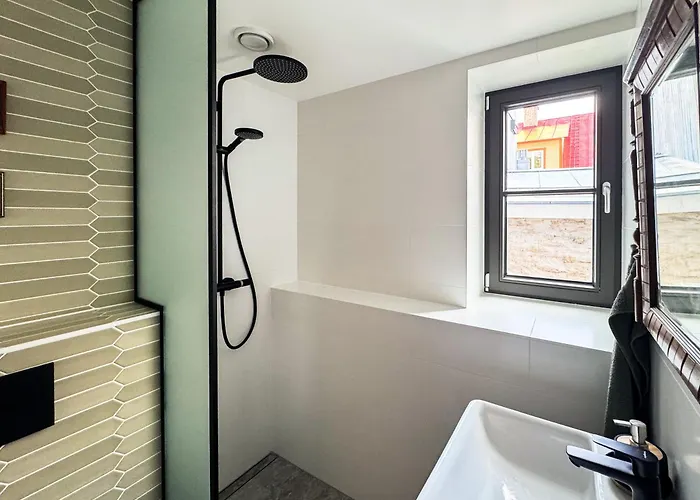 Lossipark Guest - Vis-a-vis Bishop's Castle Haapsalu