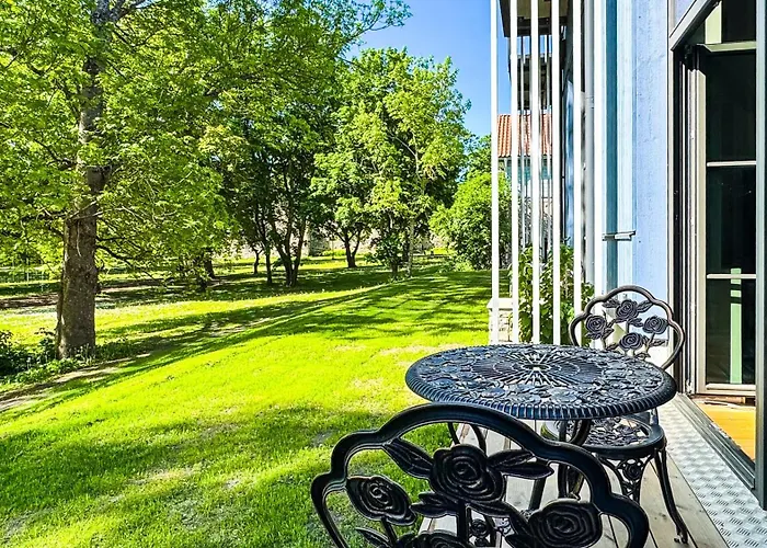 Lossipark Guest - Vis-a-vis Bishop's Castle